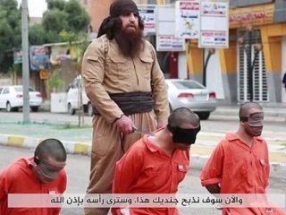 IŞİD sokak ortasında 3 kişinin kafasını kesti