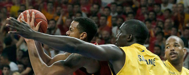 Galatasaray rakibini evinde mağlup etti