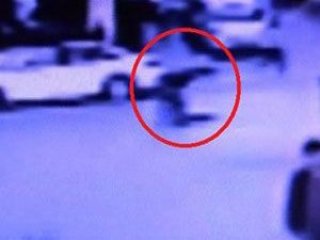 Rögar kapağını açıp kanalizasyona atladı