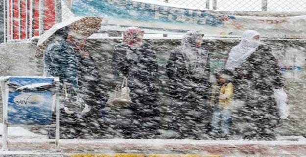 Doğu Anadolu'da lapa lapa kar yağdı