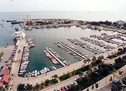 Mersin Limanı'nda işçiler iş bıraktı işler durdu