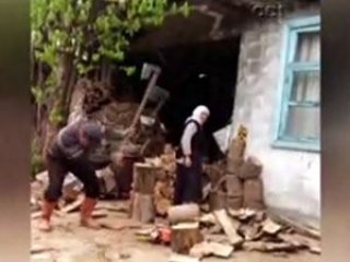 Reklama aldandı, baltayla parçaladı