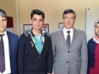 Liseli öğrenciden insanlık dersi