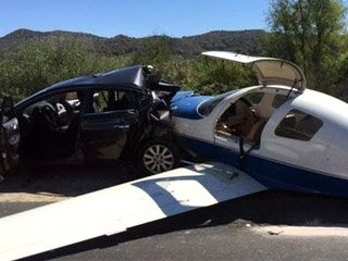 ABD'de otomobilin üzerine uçak düştü