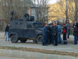 Tunceli'de zırhlı polis aracı devrildi!