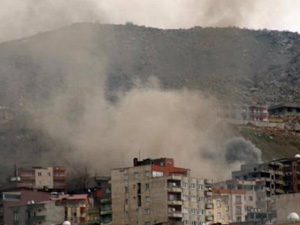 PKK'lı keskin nişancılara top atışı!