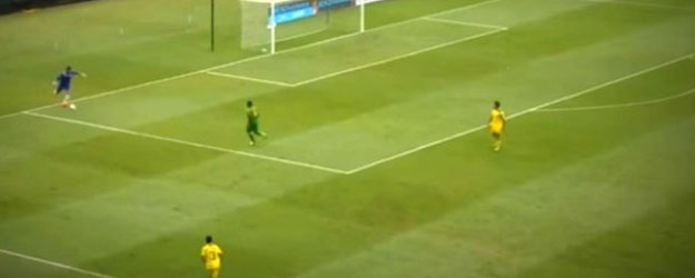 Kaleciden kendi kalesine akılları zorlayan gol!