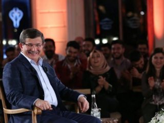 Davutoğlu gençlerle buluştu!