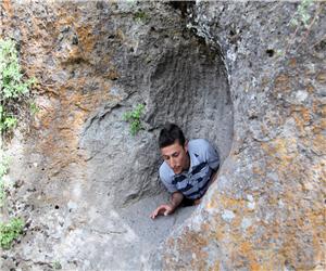 Ahlat'ta 'Delikli Taş' efsanesi