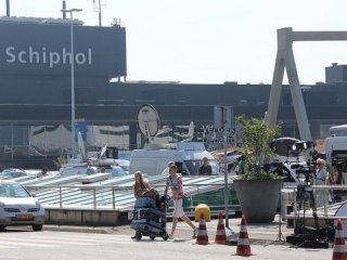 Hollanda'da havaalanında şüpheli paket alarmı