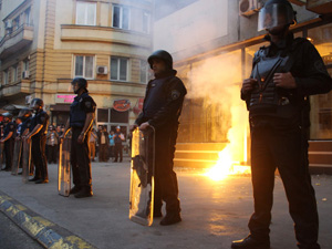 Protestocular Cumhurbaşkanlığı ofisini bastı