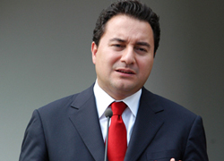 Babacan Roterdam'da Türk gençler ile görüştü