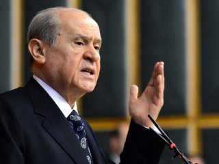 Bahçeli'yi şok edecek poz!