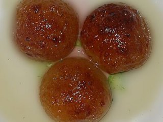 23 kişi tatlıdan hayatını kaybetti