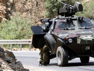 Zırhlı polis aracına roketatarlı saldırı