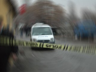 Polis aracının geçişi sırasında patlama