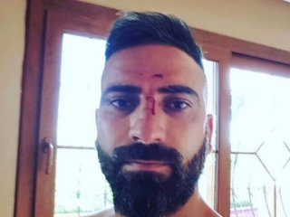 Kick boks şampiyonu 8 kişiyi hastanelik etti