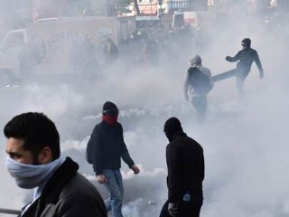 Fransa'da yüz binler sokağa indi