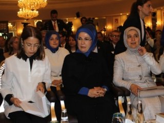 Emine Erdoğan Ve Sare Davutoğlu'ndan anlamlı bağış
