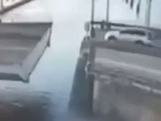 Köprüden uçmaya çalıştı