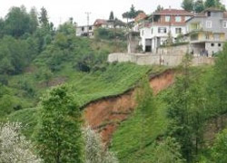 Rize'de korkutan heyelan