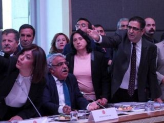 HDP'li vekiller terketti!