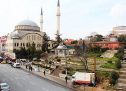 Cami avlusuna otopark!