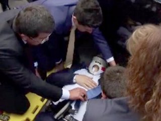 Bakan korumasına araba çarptı!