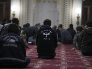 Güvenlik güçlerinden Miraç duası