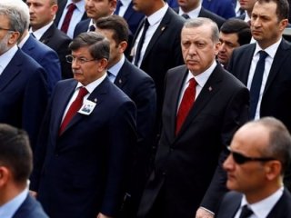 AK Parti tabanı soruyor: Davutoğlu neden değiştiriliyor?