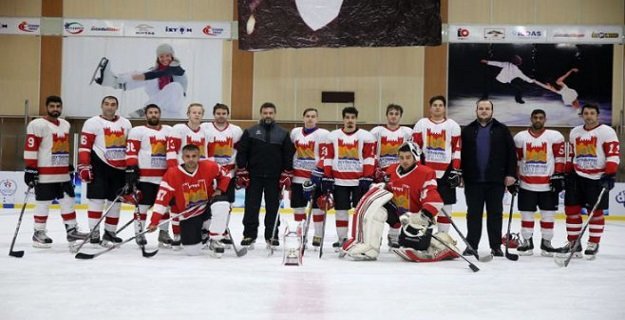 Zeytinburnu, buz hokeyinde ilki başarmak istiyor