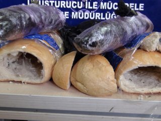 Ekmeğin içinden esrar çıktı