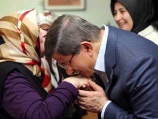 Başbakan Davutoğlu'dan anlamlı ziyaret