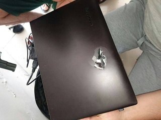 Polisi kurşundan laptop korudu