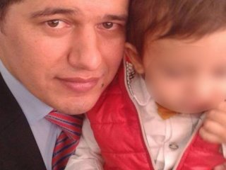 Elektrikli kesme aletinin üzerine düştü