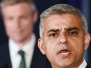 Sadık Han'dan Trump'a cahil göndermesi!