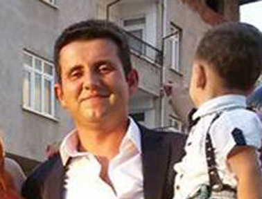 Tazminatı hazmedemeyince eşini ve kızını vurdu