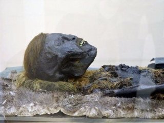 Arkeologları şaşırtan 800 yıllık mumyanın sırrı!