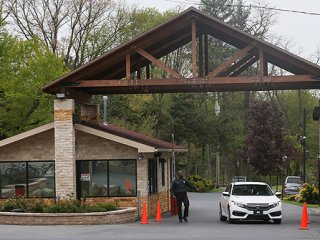 Gülen komşularını da ürküttü