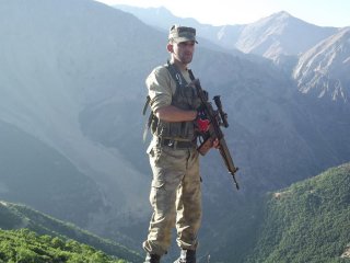 170 ödül sahibi komando görevden uzaklaştırıldı