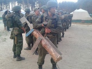 İçtimaya silahsız çıkınca!