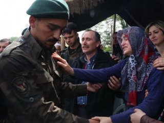 Şehidin annesi: Nasıl dayanayım sana oğlum?