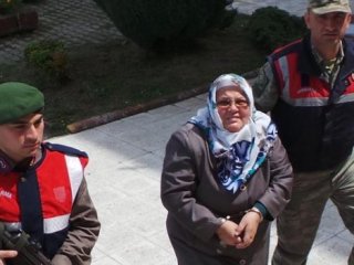 75 yaşındaki kadın kocasını delik deşik etti