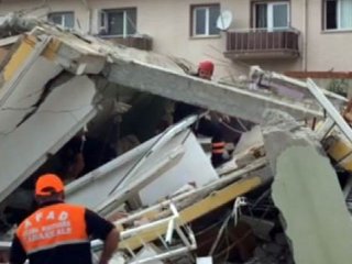 Çanakkale'de apartman çöktü