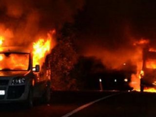 Hainler Tunceli'de durdurkları araçları yaktı