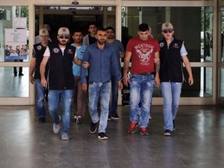 PKK propagandası yapan oğlunun yüzüne tükürdü