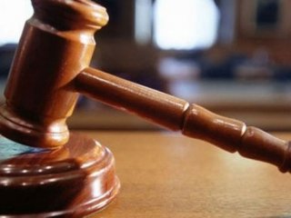 Duruşma salonunda fare zehri içti