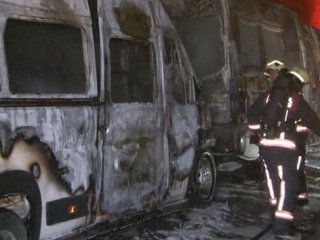 Kundakçılar 4 servis aracını kullanılmaz hale getirdiler