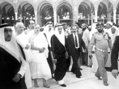 Evren ezanı Türkçe okutucaktı