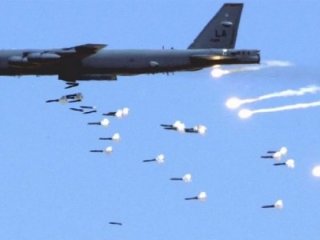 ABD ordusuna ait B-52 bombardıman uçağı düştü